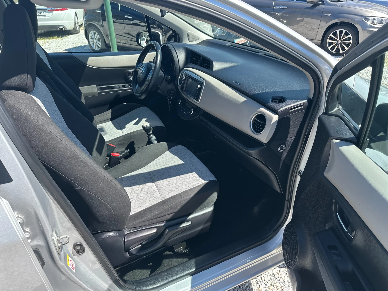 Toyota Yaris 1.4D4D* NAVI* Камера* , снимка 8 - Автомобили и джипове - 54714153