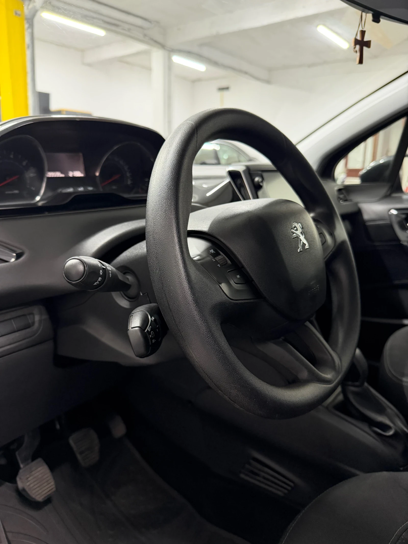 Peugeot 208 1.4 БЕНЗИН / ГАЗ, снимка 6 - Автомобили и джипове - 55191649