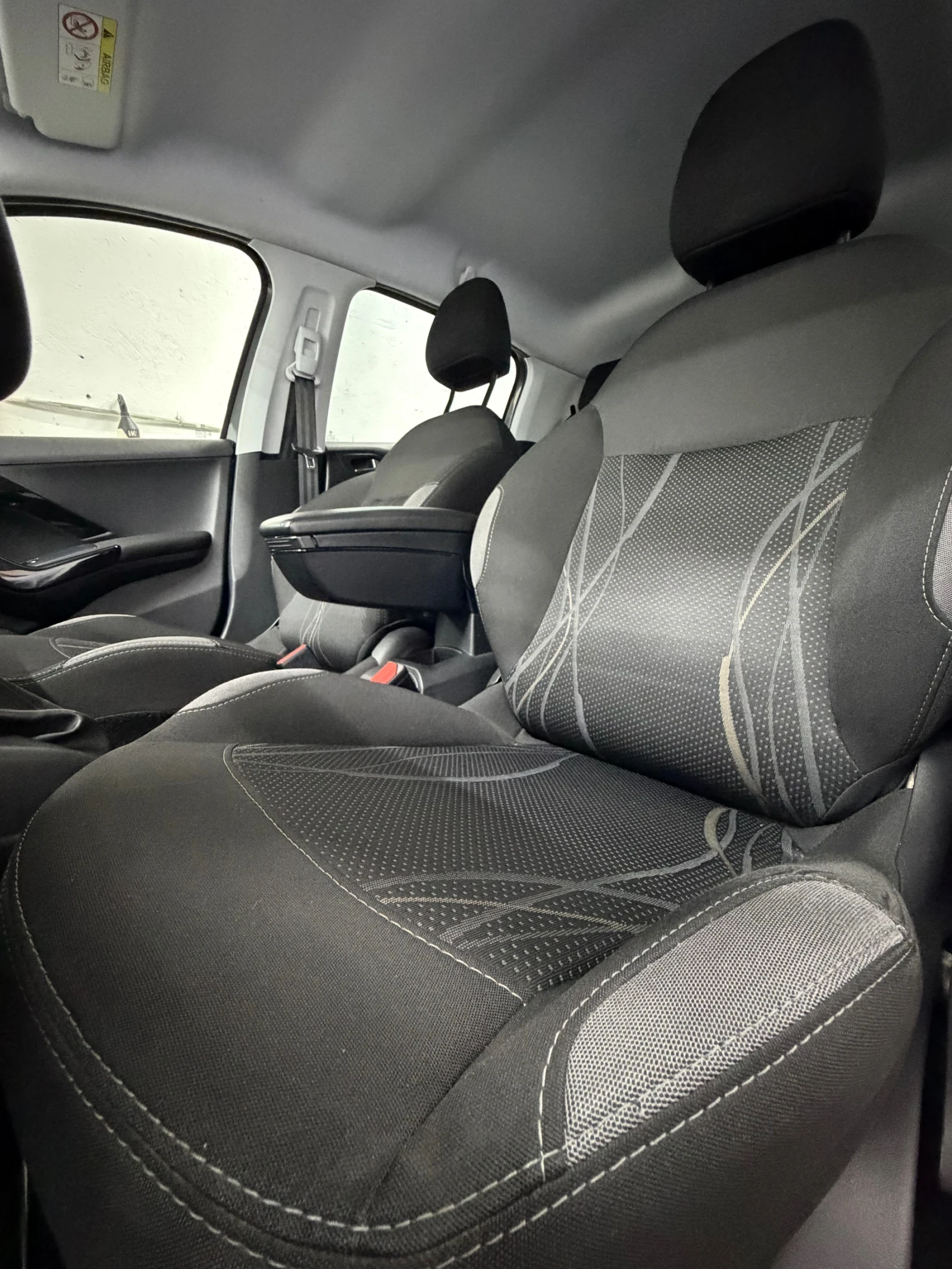 Peugeot 208 1.4 БЕНЗИН / ГАЗ, снимка 9 - Автомобили и джипове - 55191649