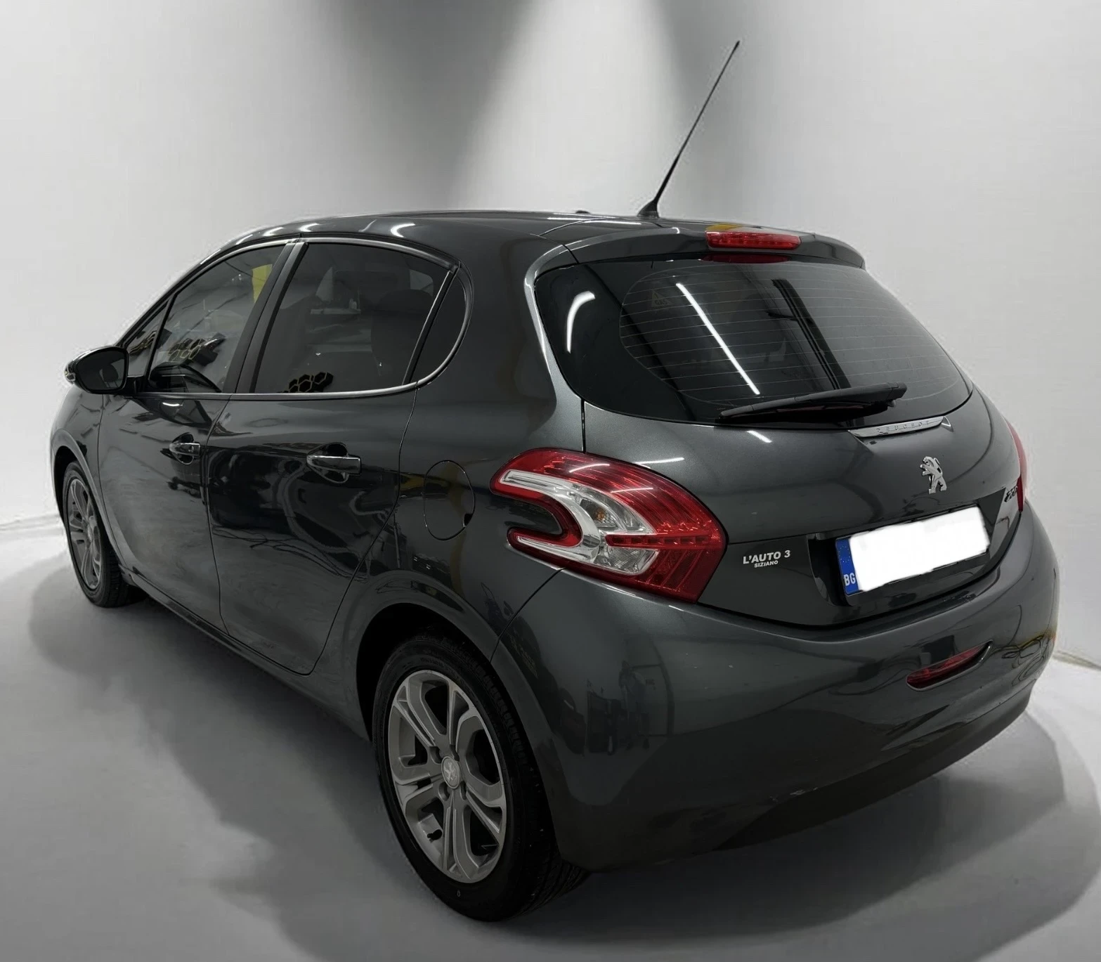 Peugeot 208 1.4 БЕНЗИН / ГАЗ, снимка 4 - Автомобили и джипове - 55191649