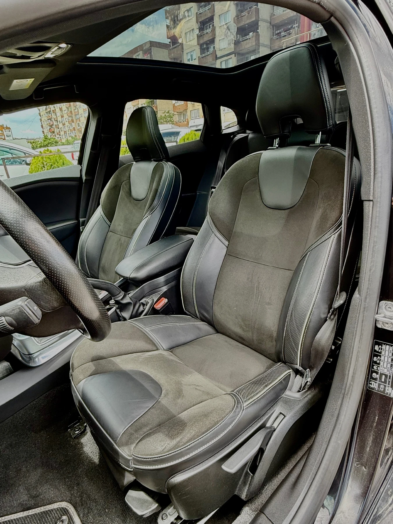 Volvo V40 R-Design, 2.0, Obbe Tuning, Подгрев, Камера, снимка 9 - Автомобили и джипове - 55226487