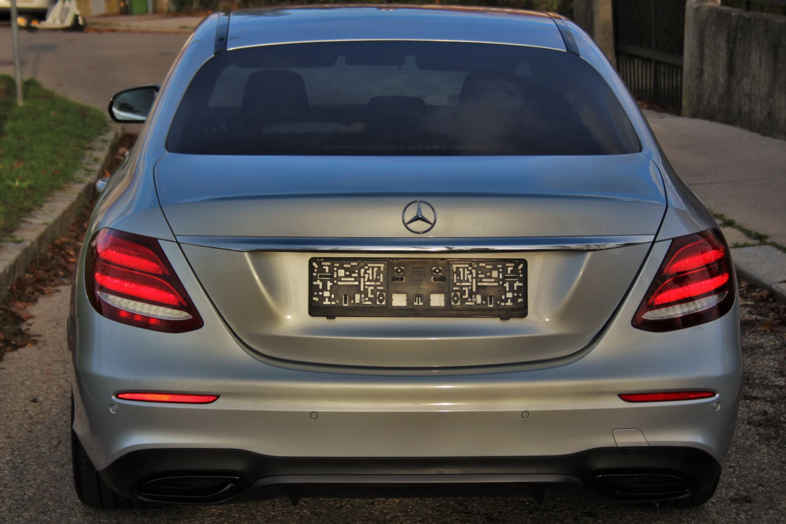 Mercedes-Benz E 220 AMG, снимка 13 - Автомобили и джипове - 55352610