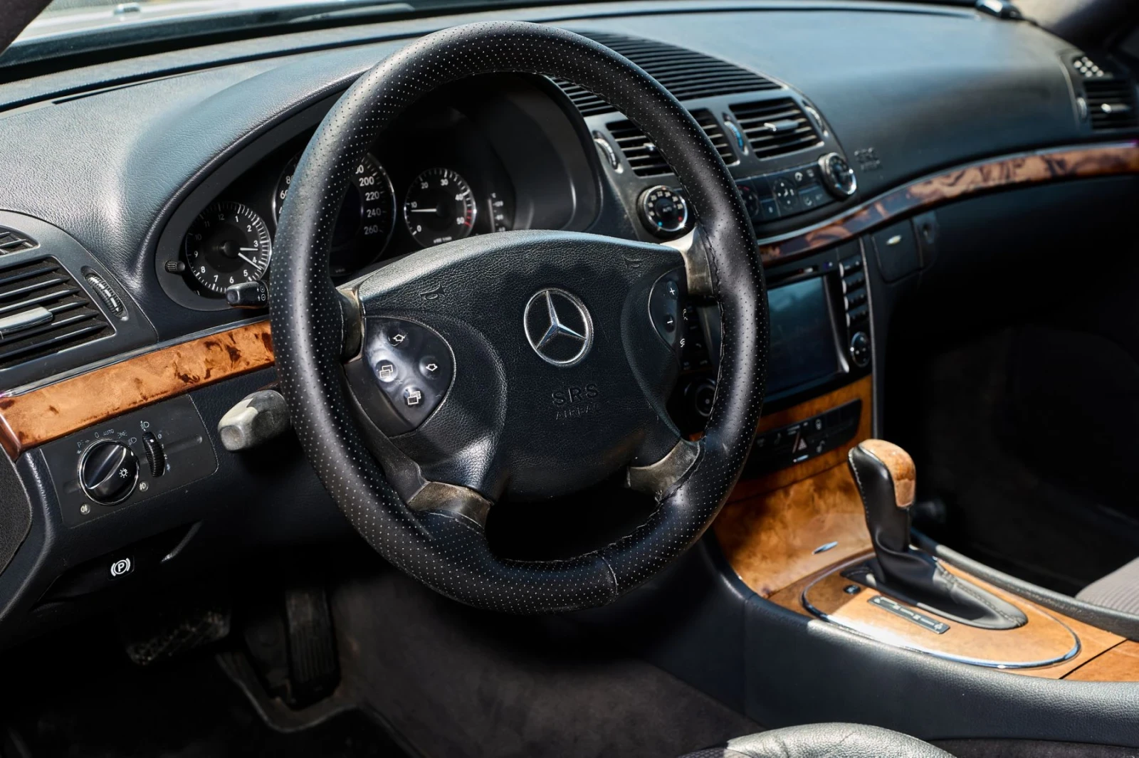 Mercedes-Benz E 270, снимка 7 - Автомобили и джипове - 55476831