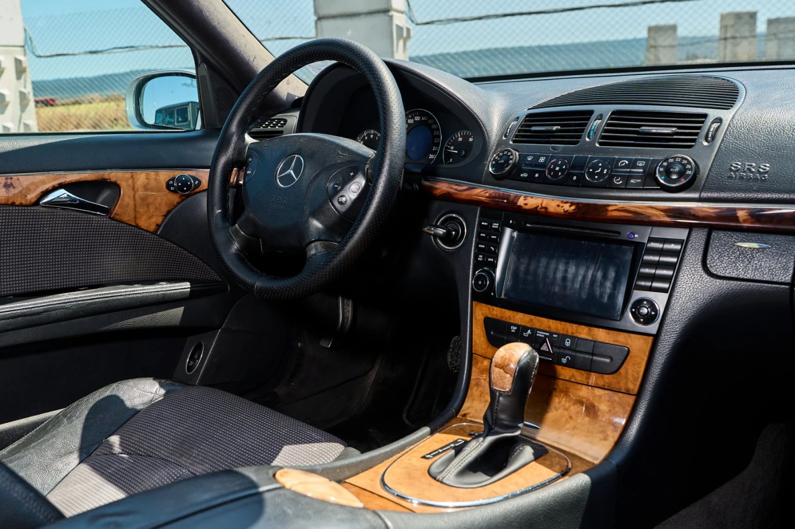 Mercedes-Benz E 270, снимка 11 - Автомобили и джипове - 55476831
