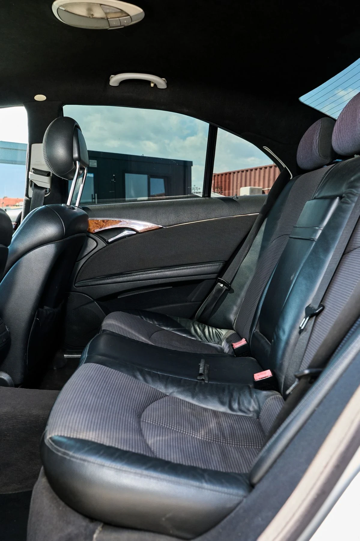 Mercedes-Benz E 270, снимка 9 - Автомобили и джипове - 55476831