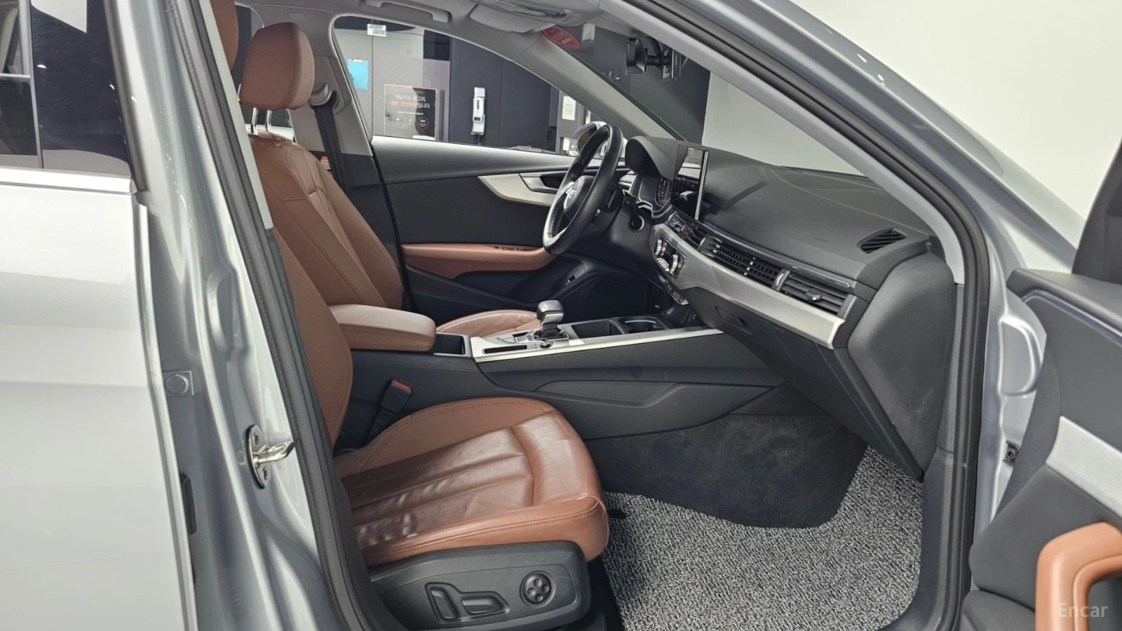 Audi A4 40 TFSI* КОЖА* НАВИ* ПАНО* КАМЕРА, снимка 9 - Автомобили и джипове - 55480827