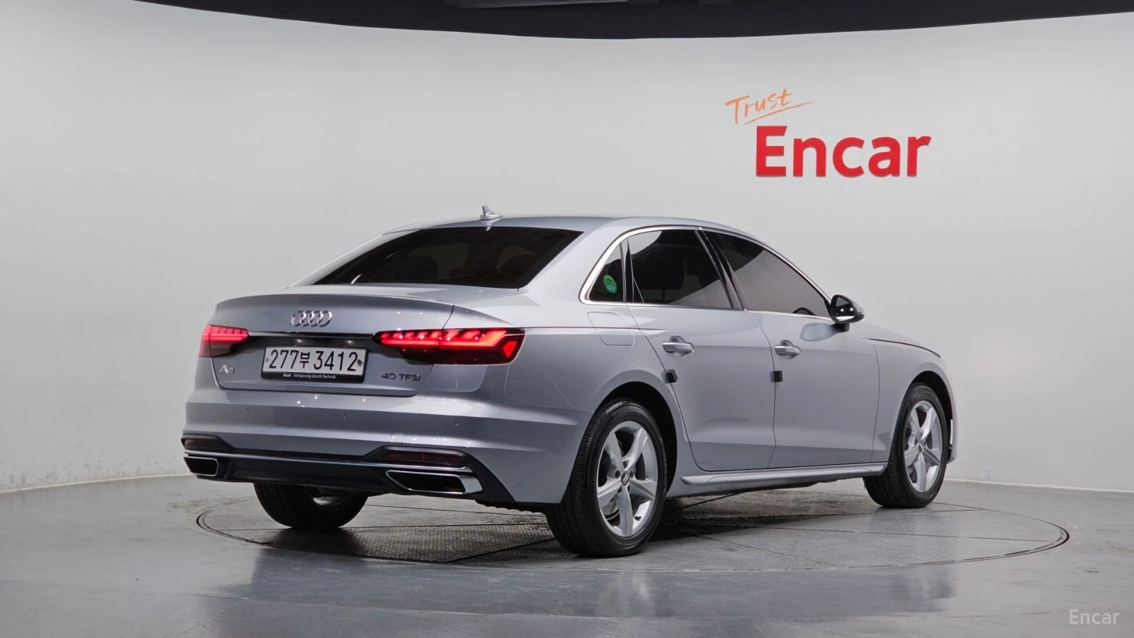 Audi A4 40 TFSI* КОЖА* НАВИ* ПАНО* КАМЕРА, снимка 2 - Автомобили и джипове - 55480827