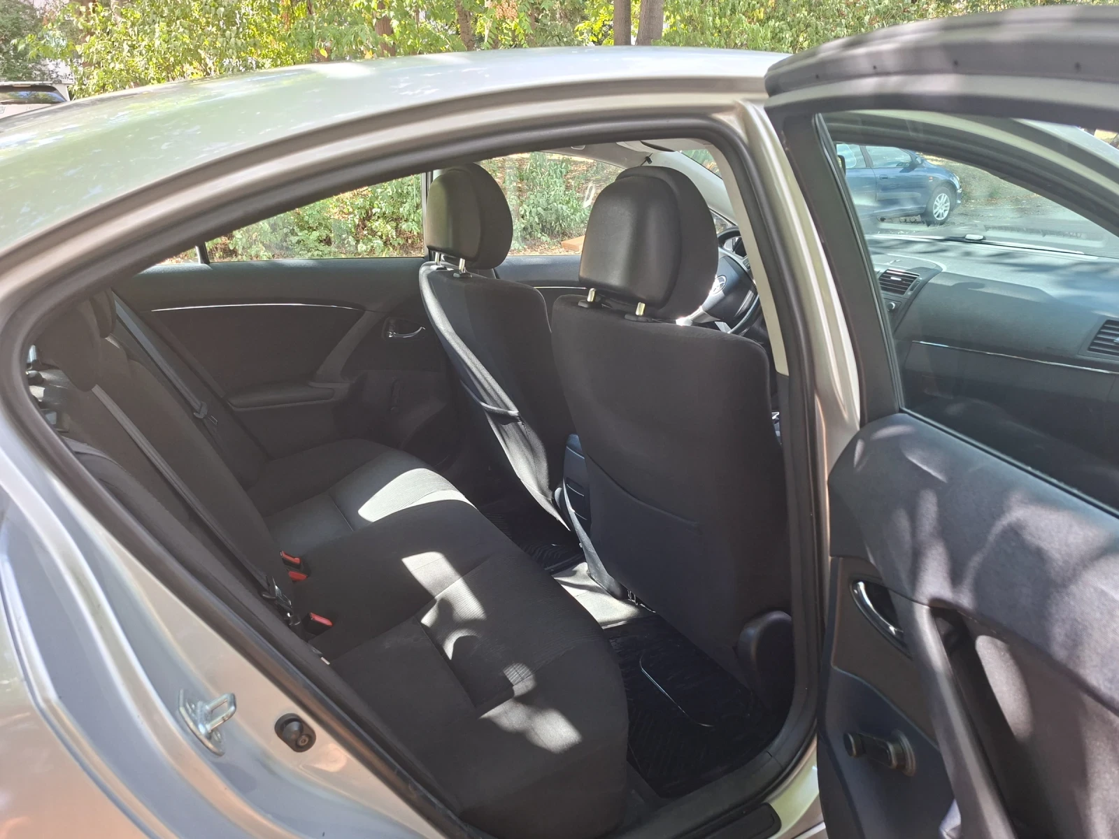 Toyota Avensis, снимка 3 - Автомобили и джипове - 56127731