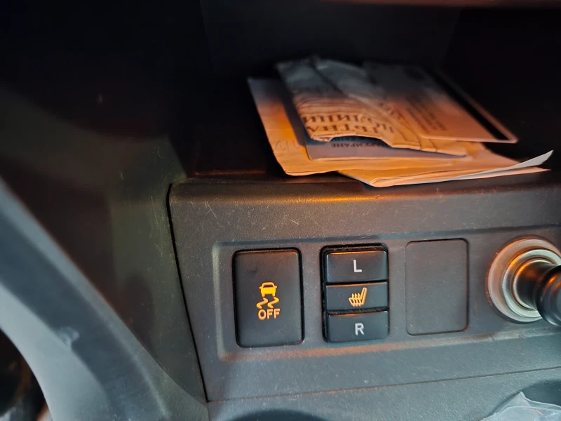 Toyota Rav4 2.2D4D, снимка 15 - Автомобили и джипове - 53121604