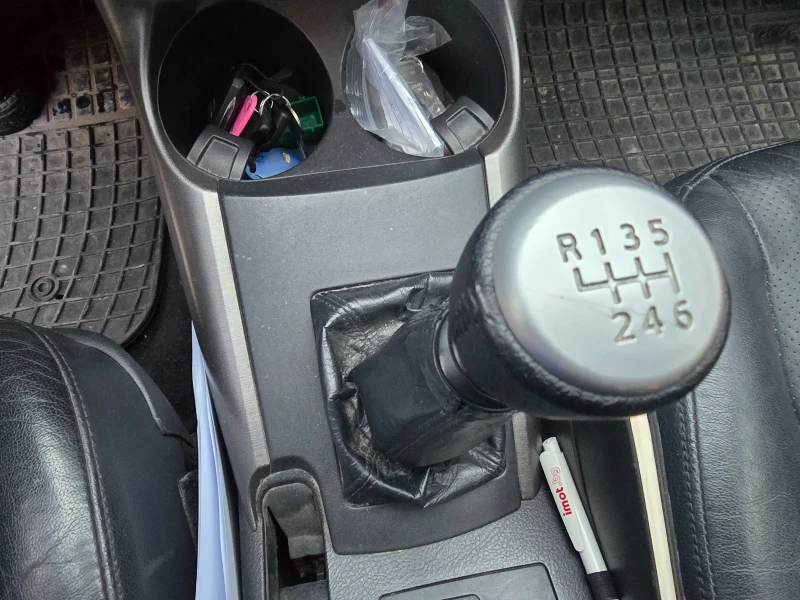 Toyota Rav4 2.2D4D, снимка 14 - Автомобили и джипове - 53121604