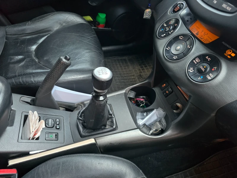 Toyota Rav4 2.2D4D, снимка 9 - Автомобили и джипове - 53121604