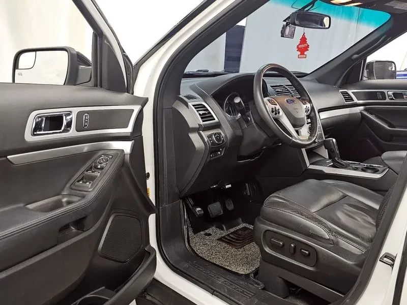 Ford Explorer 3.5 AWD, снимка 10 - Автомобили и джипове - 54350171