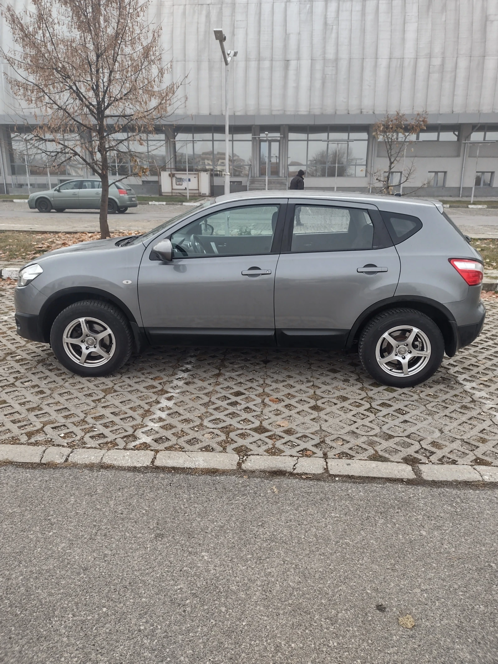 Nissan Qashqai 1.6i От БГ Първи Собственик - изображение 5