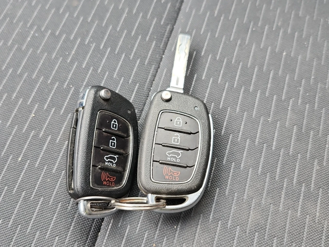 Hyundai Tucson ESSENTIAL* CARFAX * АвтоКредит * Цена до България* - изображение 9