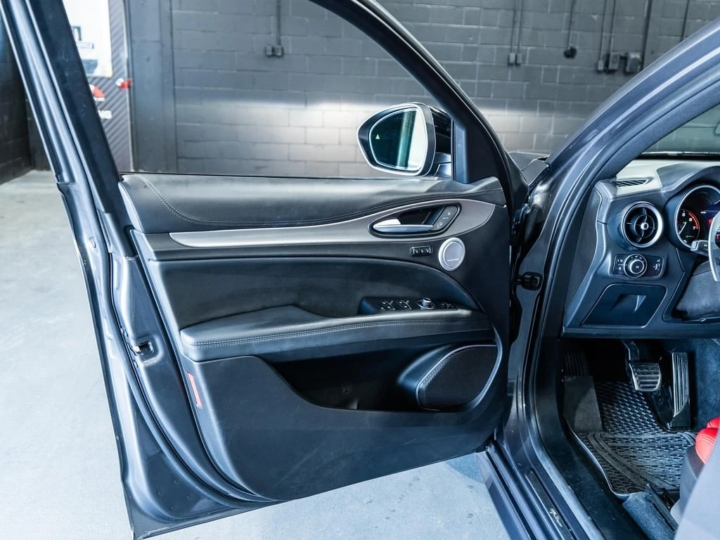 Alfa Romeo Stelvio * Veloce/HARMEN K/NAV/1OWNER/CLEAN CARFAX * CARFAX | Mobile.bg � ����������� 9