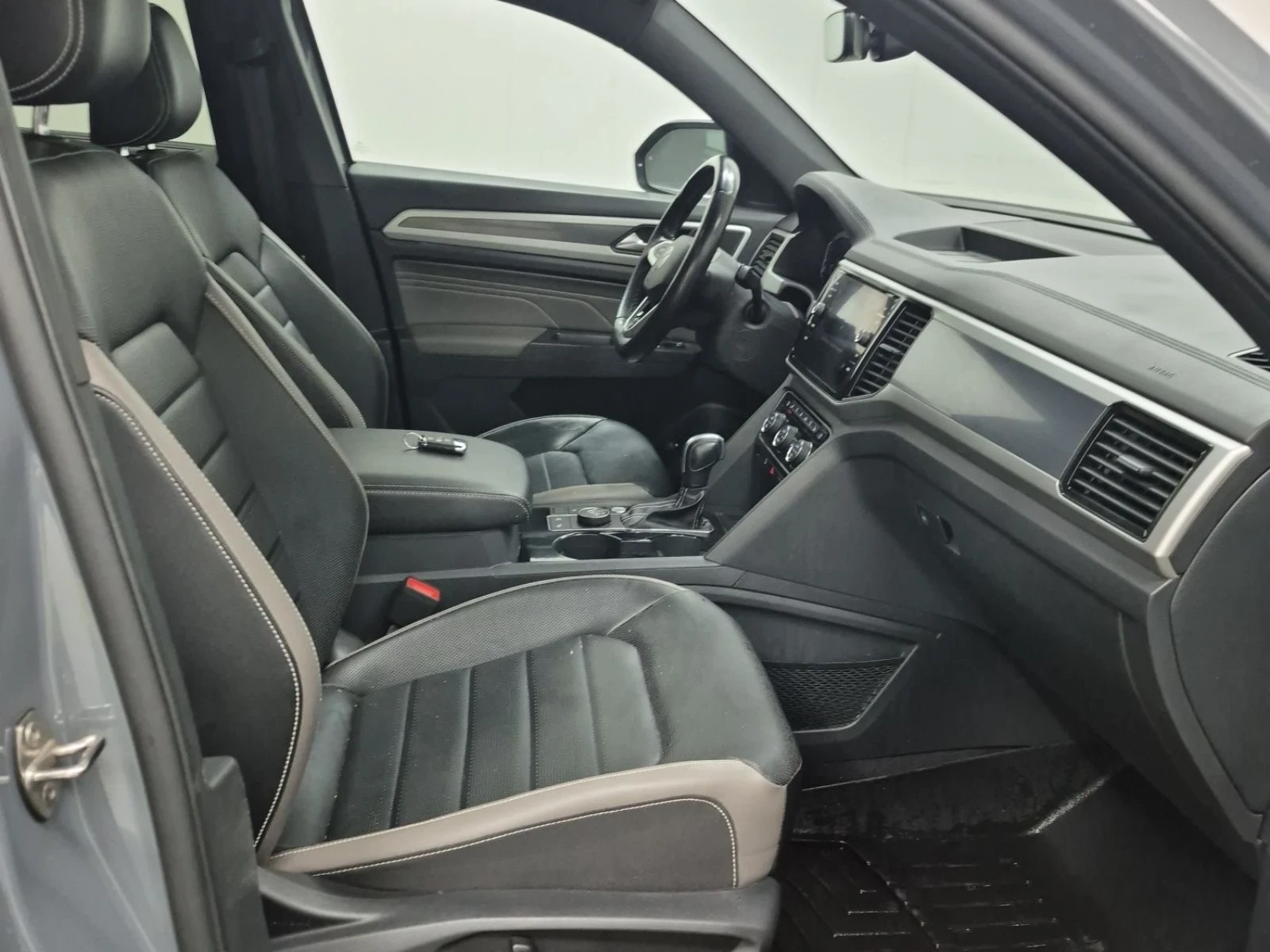 VW Atlas EXECLINE* Fender* 360View* CarPlay* Обдух, снимка 15 - Автомобили и джипове - 53861751