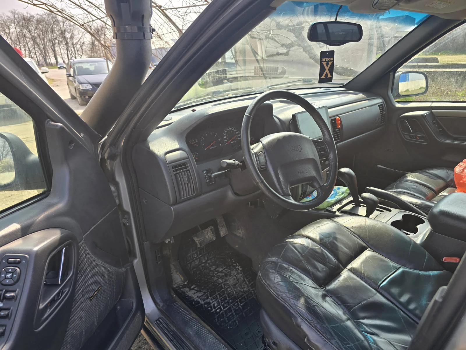 Jeep Grand cherokee 4.7 LPG, снимка 10 - Автомобили и джипове - 53872952