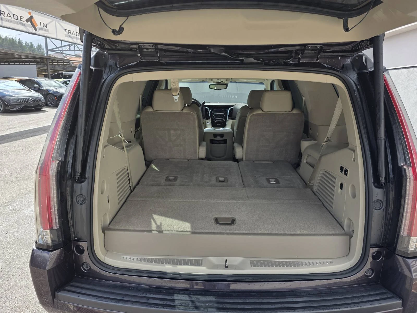 Cadillac Escalade 6.2L PLATINUM, снимка 8 - Автомобили и джипове - 54105296