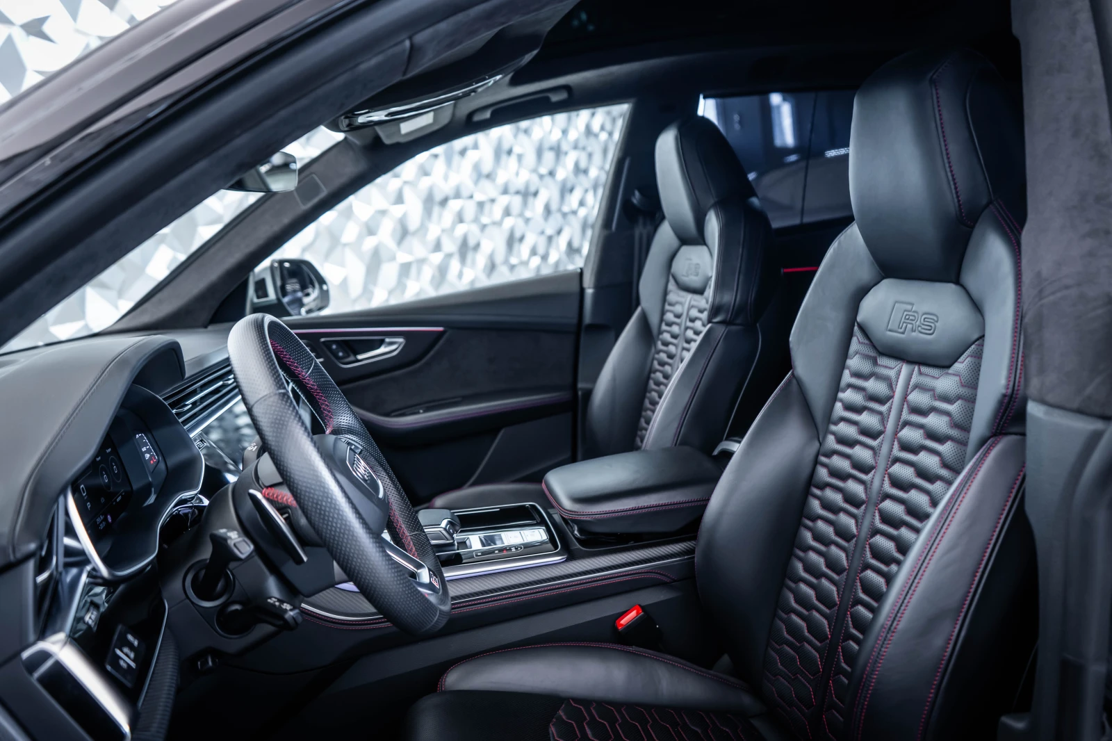 Audi RSQ8 B&O* Керамика* Пано* SoftCl* , снимка 12 - Автомобили и джипове - 54788630