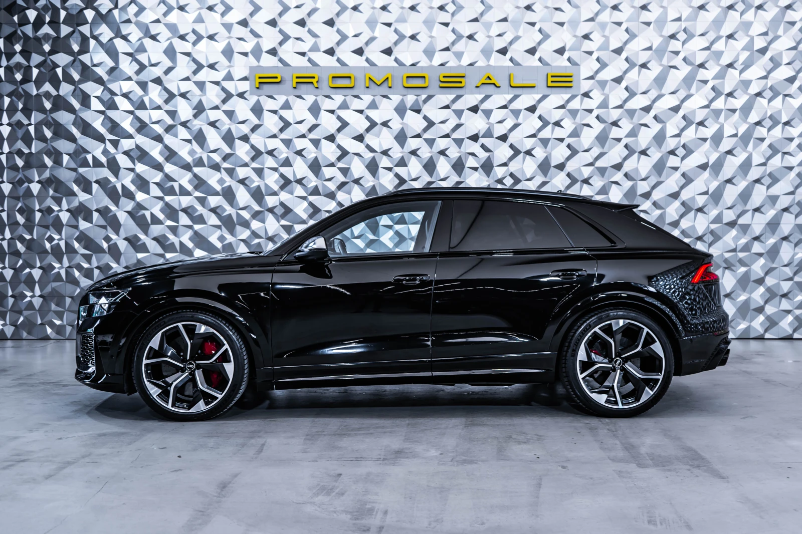 Audi RSQ8 B&O* Керамика* Пано* SoftCl* , снимка 3 - Автомобили и джипове - 54788630