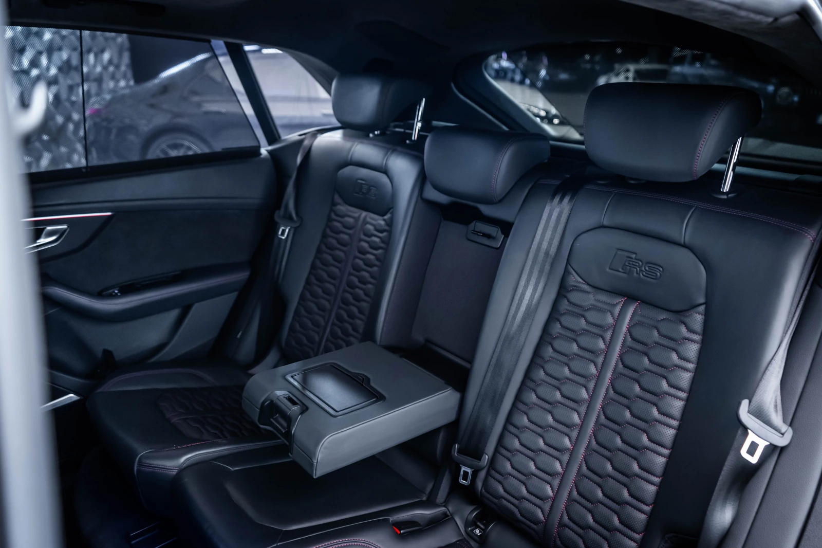 Audi RSQ8 B&O* Керамика* Пано* SoftCl* , снимка 16 - Автомобили и джипове - 54788630