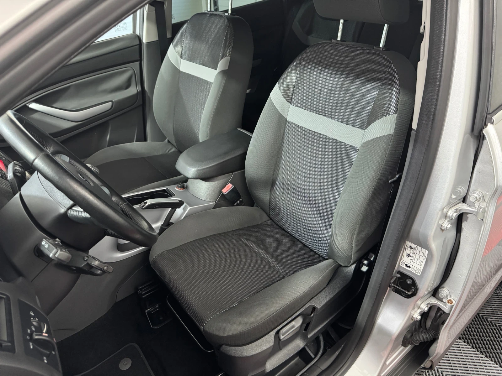 Ford Kuga 2.0 TDCI 2WD , снимка 14 - Автомобили и джипове - 55260161