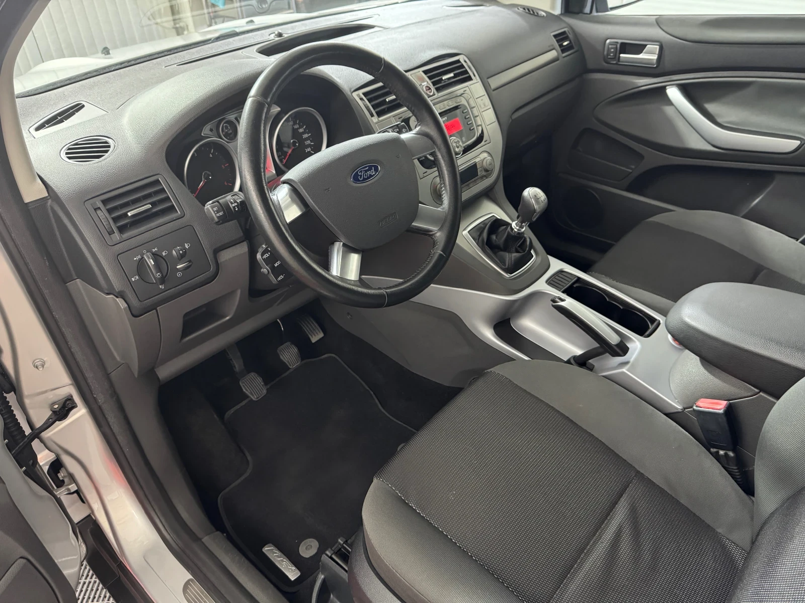 Ford Kuga 2.0 TDCI 2WD , снимка 9 - Автомобили и джипове - 55260161