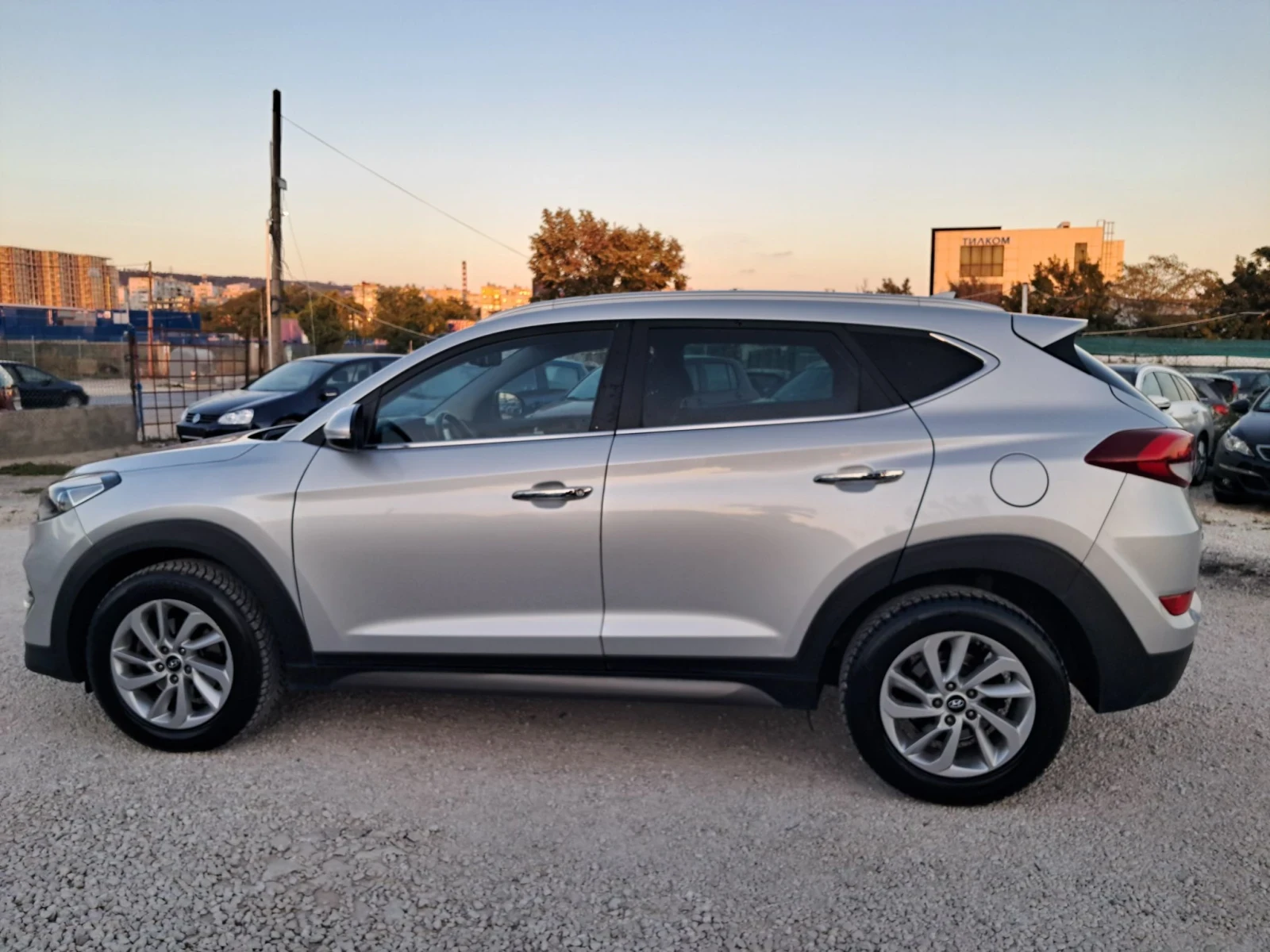 Hyundai Tucson 1.7 НАВИГАЦИЯ, КАМЕРА, ПАРКТРОНИК, снимка 5 - Автомобили и джипове - 56155432