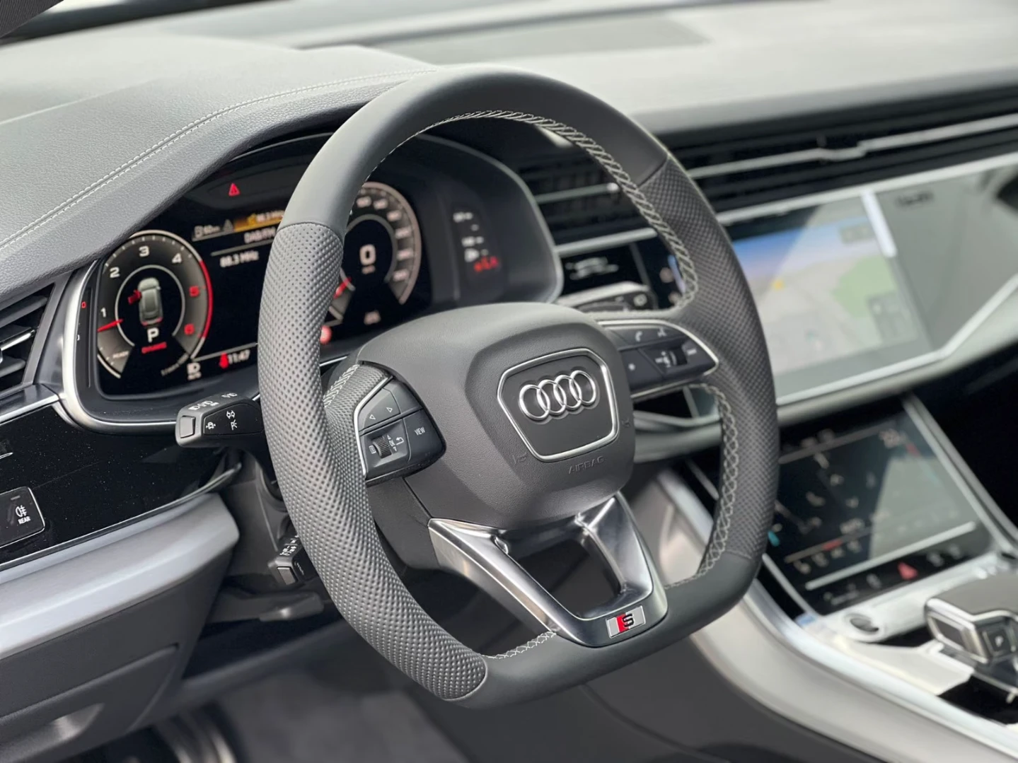 Audi Q8 Full Max!! 0km!!, снимка 13 - Автомобили и джипове - 56185397
