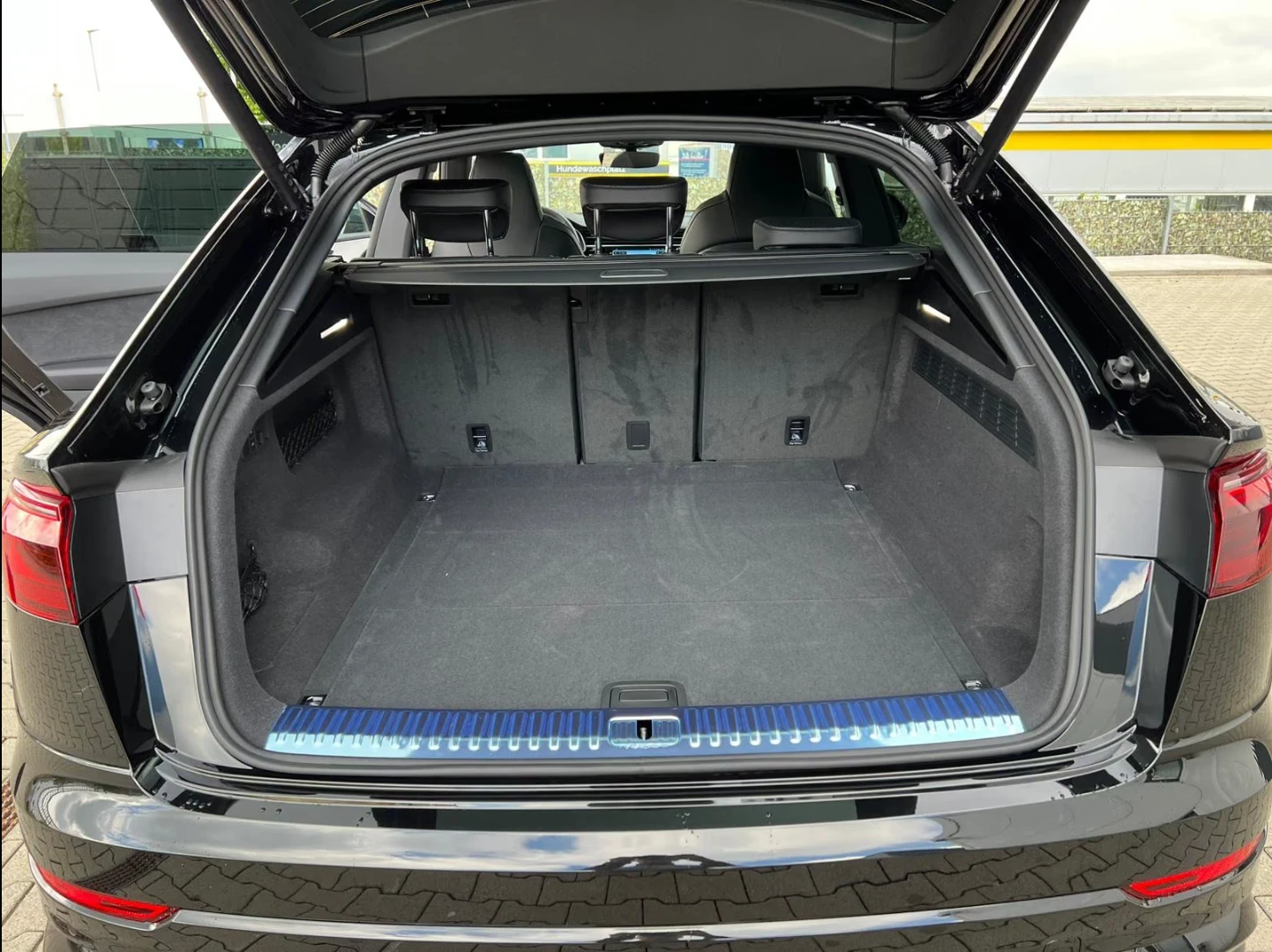 Audi Q8 Full Max!! 0km!!, снимка 12 - Автомобили и джипове - 56185397
