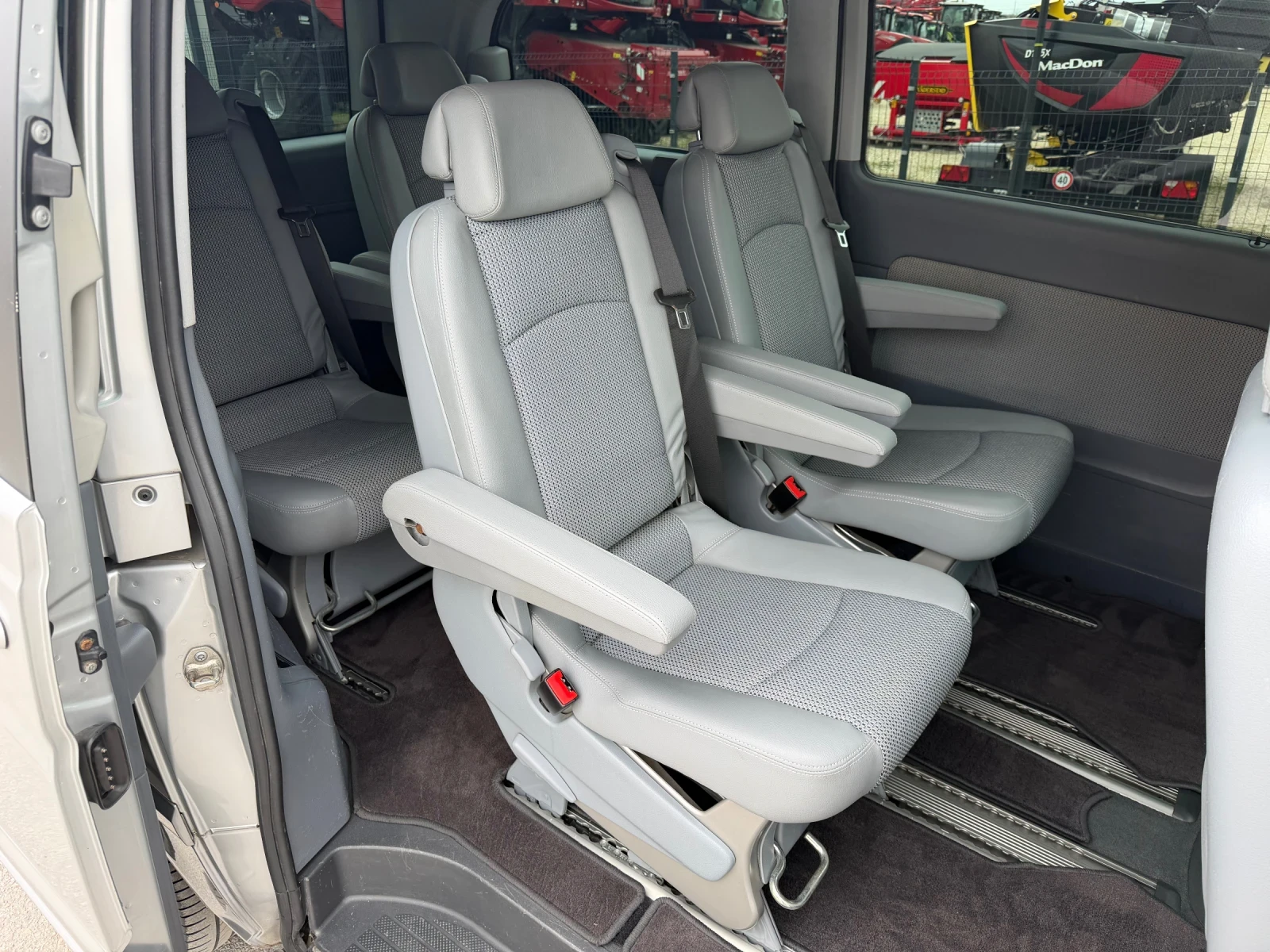 Mercedes-Benz Viano 3.0 CDI Швейцария, снимка 12 - Бусове и автобуси - 53979525