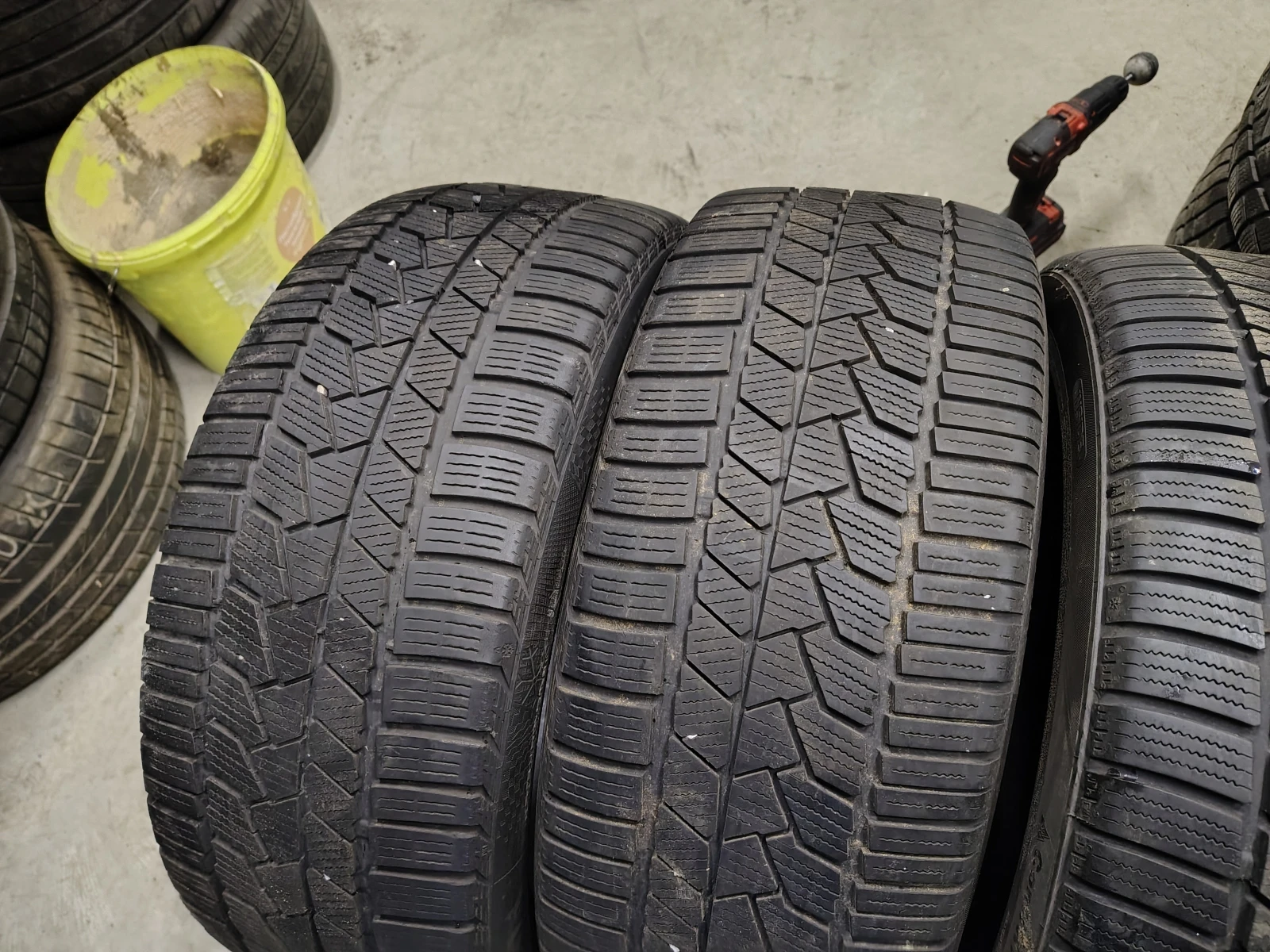 Гуми Зимни 225/45R18, снимка 3 - Гуми и джанти - 55835256