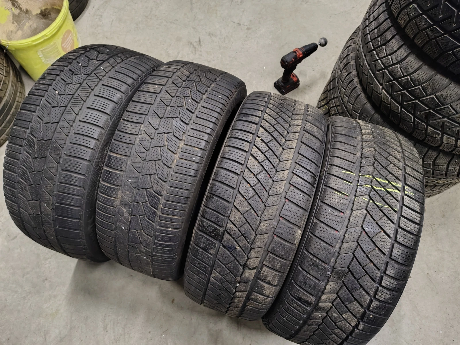 Гуми Зимни 225/45R18, снимка 2 - Гуми и джанти - 55835256