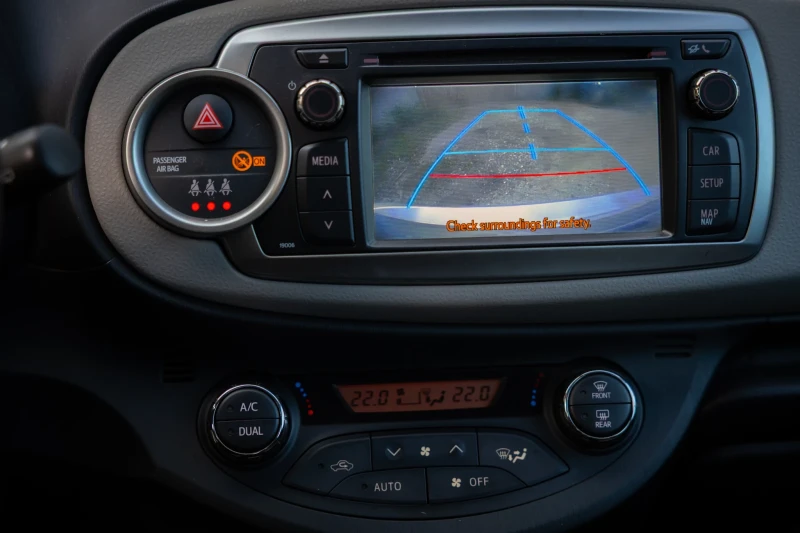 Toyota Yaris, снимка 9 - Автомобили и джипове - 52396615