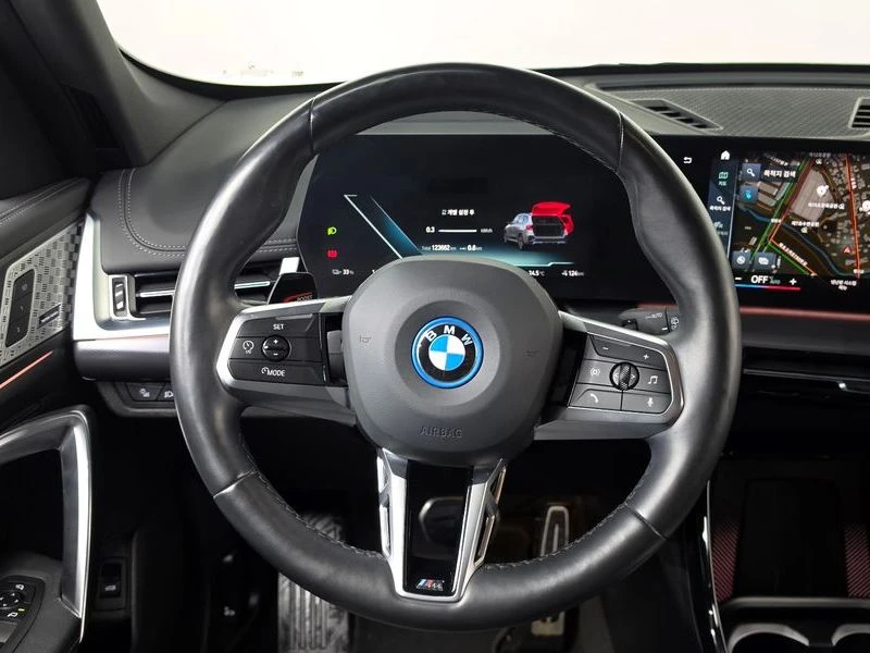 BMW iX1 M-Sport/xDrive30/МАСАЖ/HarmanKardon, снимка 12 - Автомобили и джипове - 55873845