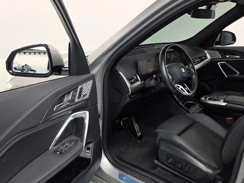 BMW iX1 M-Sport/xDrive30/МАСАЖ/HarmanKardon, снимка 10 - Автомобили и джипове - 55873845