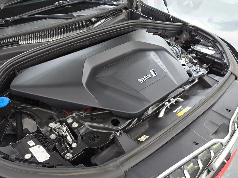 BMW iX1 M-Sport/xDrive30/МАСАЖ/HarmanKardon, снимка 6 - Автомобили и джипове - 55873845
