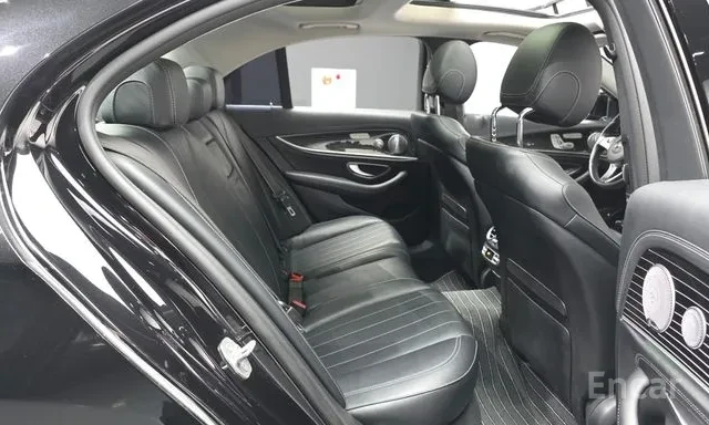 Mercedes-Benz E 400 4MATIC *  EXCLUSIVE * BURMESTER * HEAD UP * ОБДУХ , снимка 10 - Автомобили и джипове - 56179896
