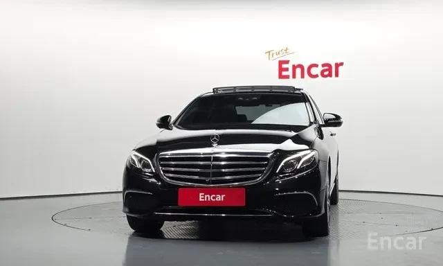 Mercedes-Benz E 400 4MATIC *  EXCLUSIVE * BURMESTER * HEAD UP * ОБДУХ , снимка 2 - Автомобили и джипове - 56179896
