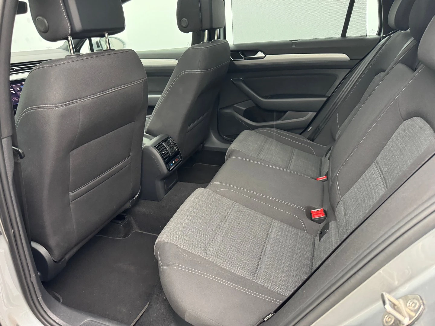 VW Passat VW Passat Var. Business 2.0TDI SCR 4MOT DSG - изображение 8