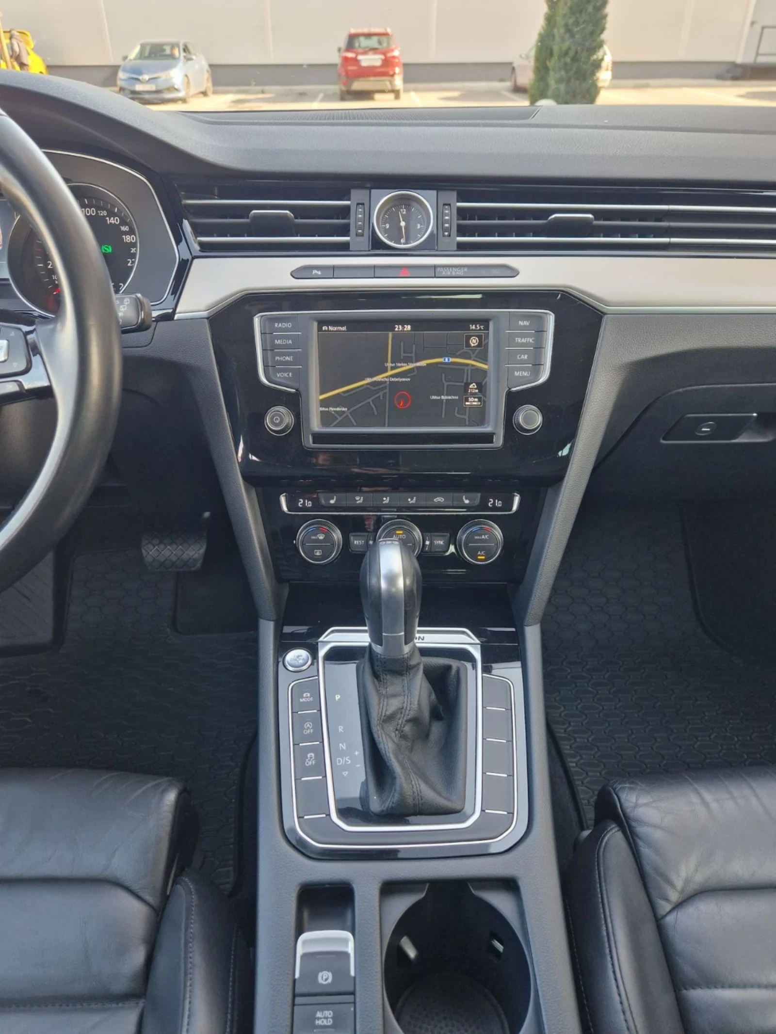 VW Passat 2.0 TDI.Highline, Kamera, Distronik, 240�.�. | Mobile.bg � ����������� 12