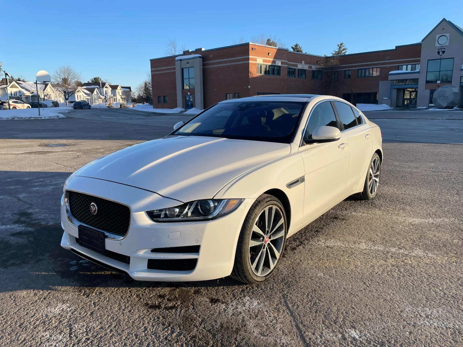 Jaguar XE Prestige * * CARFAX * * АВТО КРЕДИТ * * 