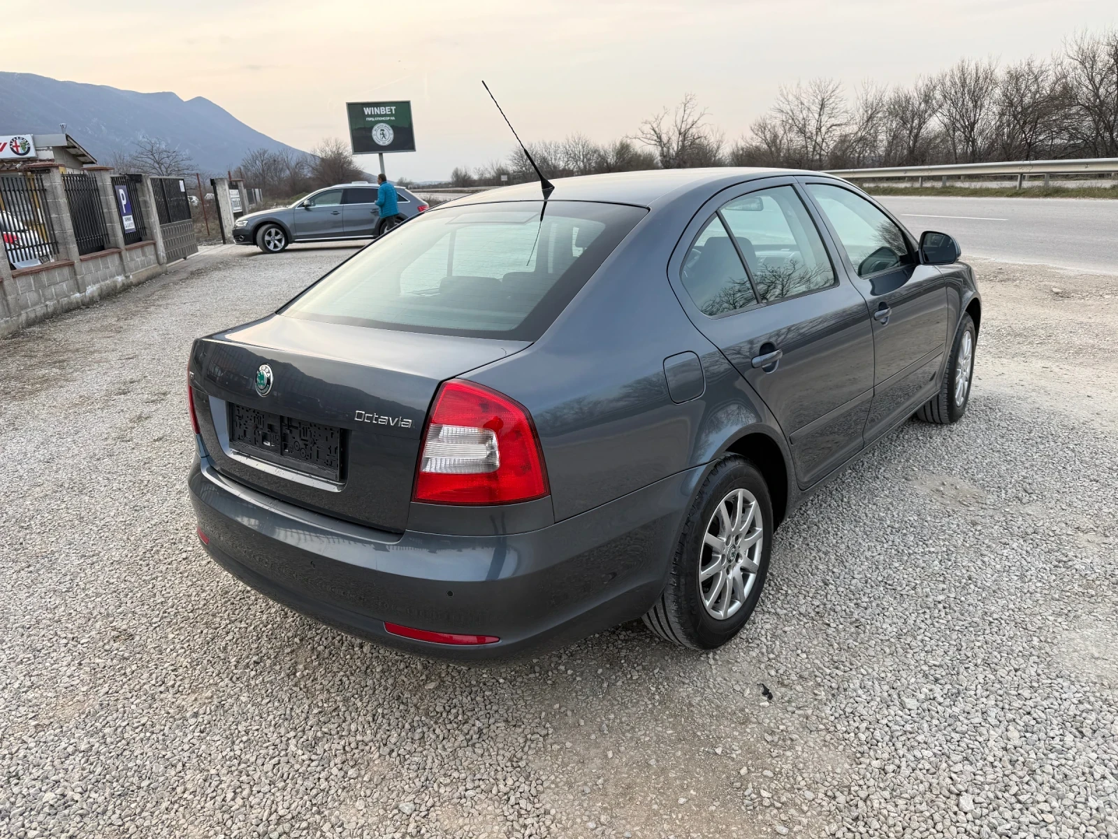 Skoda Octavia 1.6 MPI 102 к.с. УНИКАТ, снимка 5 - Автомобили и джипове - 53891369