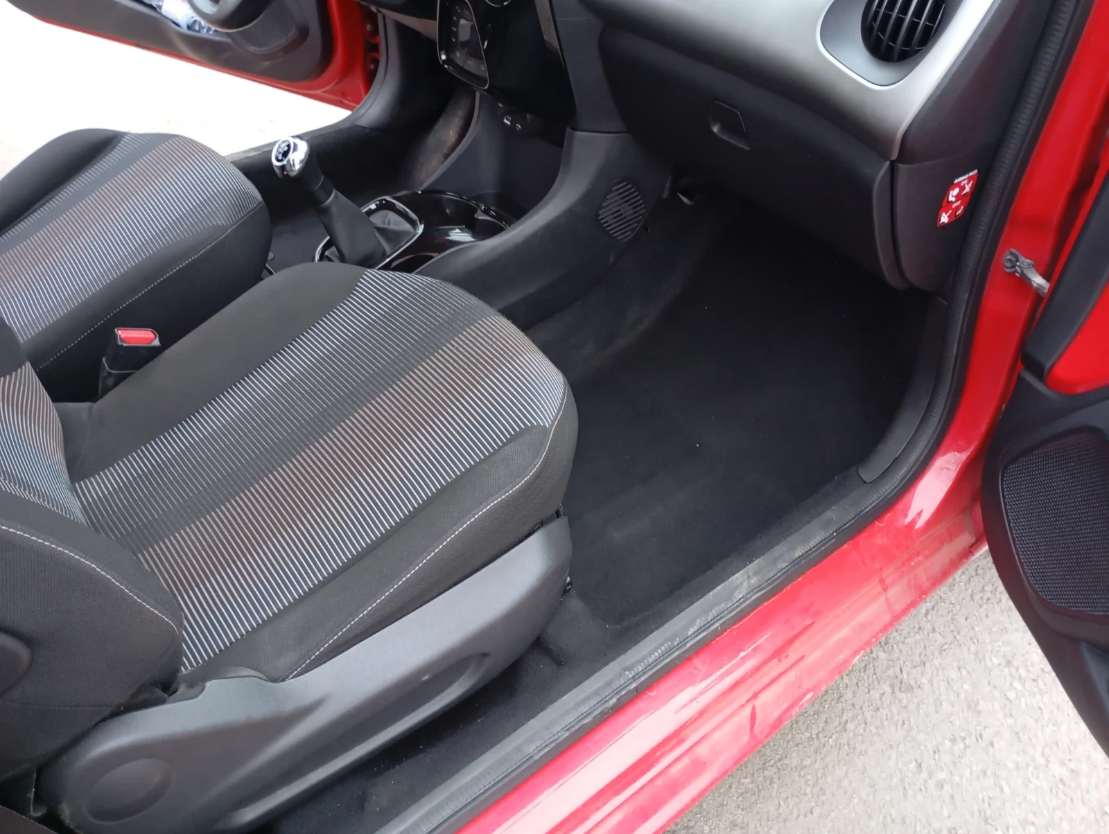 Peugeot 108 Лек  М1, снимка 12 - Автомобили и джипове - 53935231