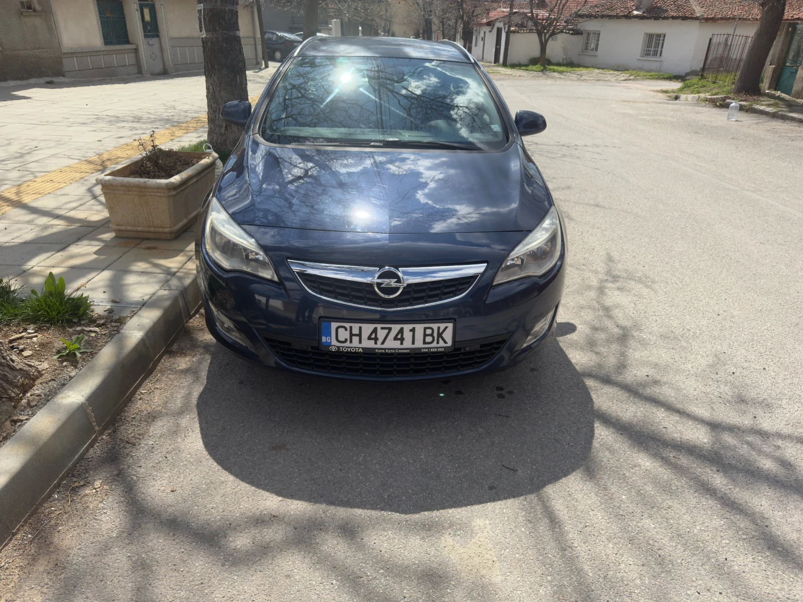 Opel Astra Sports Tourer, снимка 2 - Автомобили и джипове - 54096888