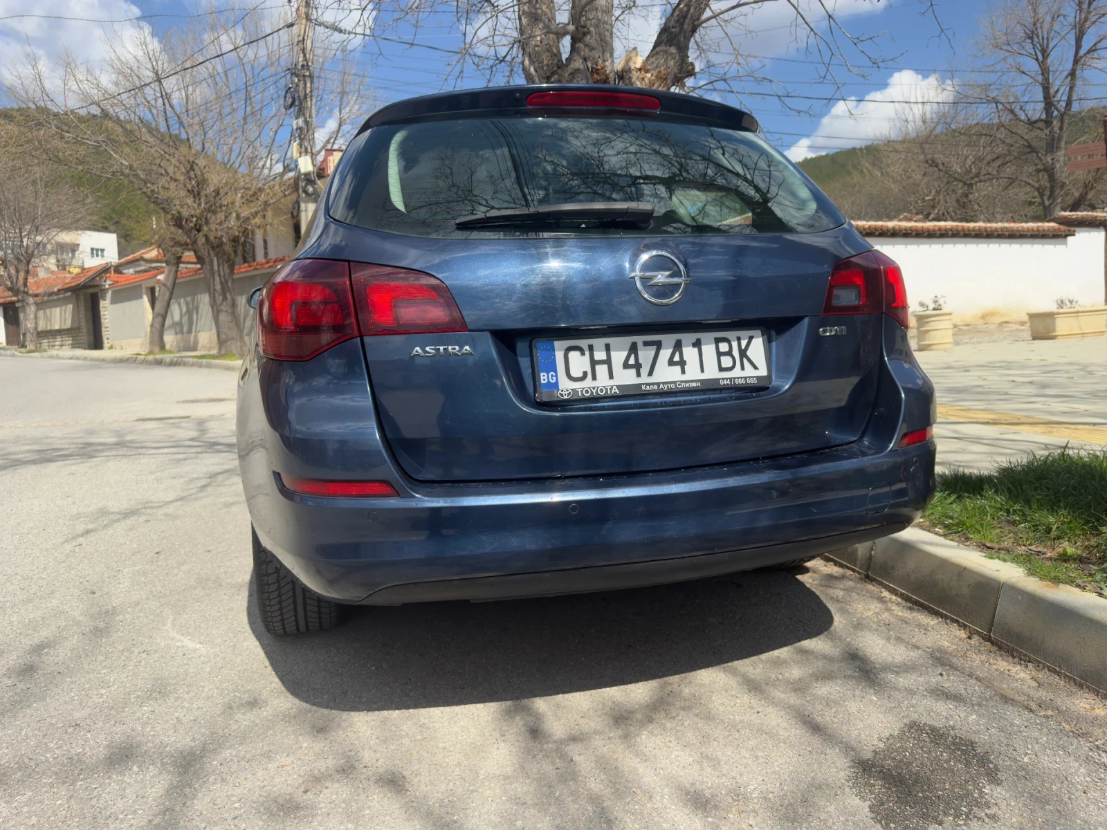 Opel Astra Sports Tourer, снимка 4 - Автомобили и джипове - 54096888