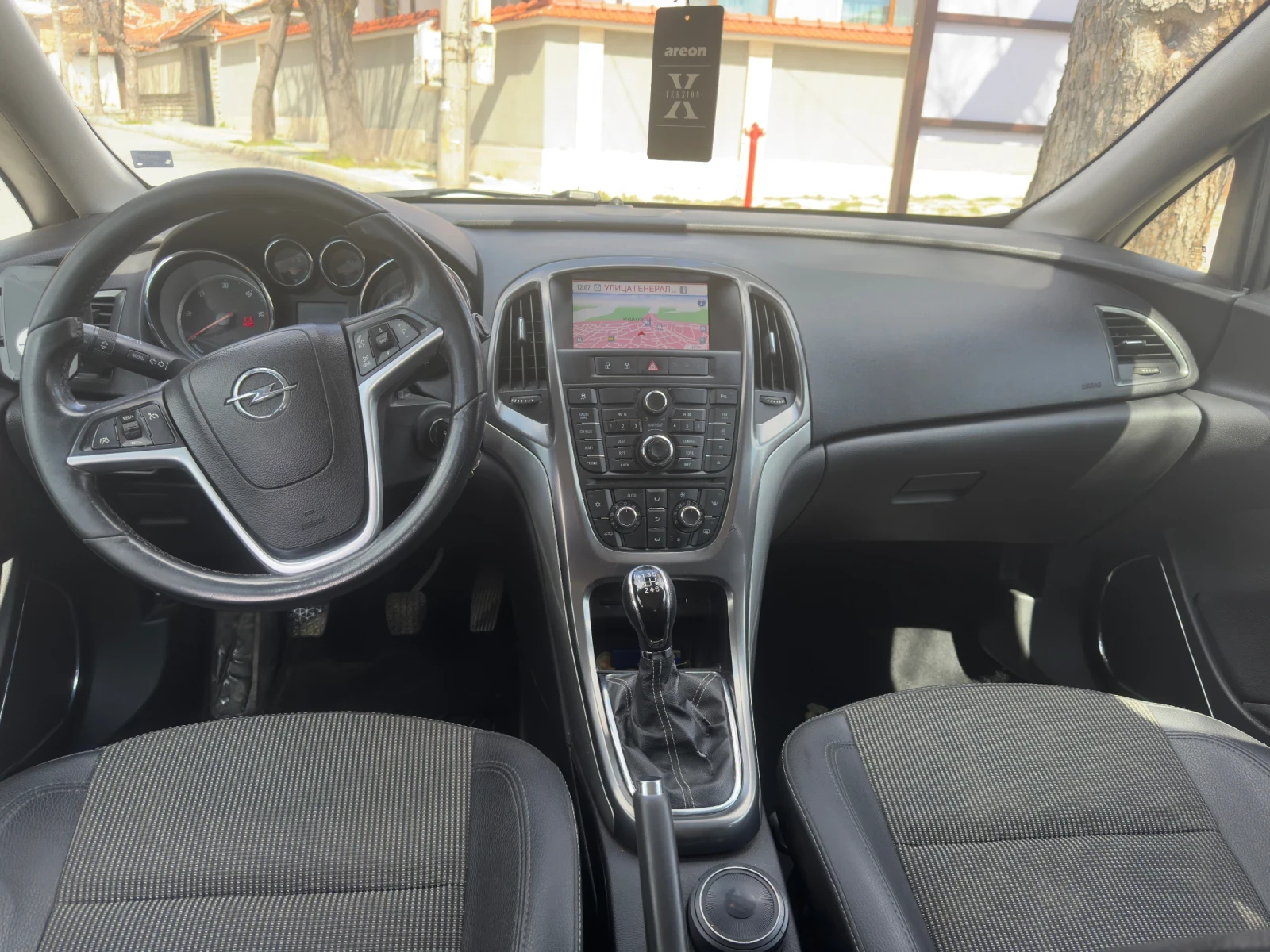 Opel Astra Sports Tourer, снимка 6 - Автомобили и джипове - 54096888