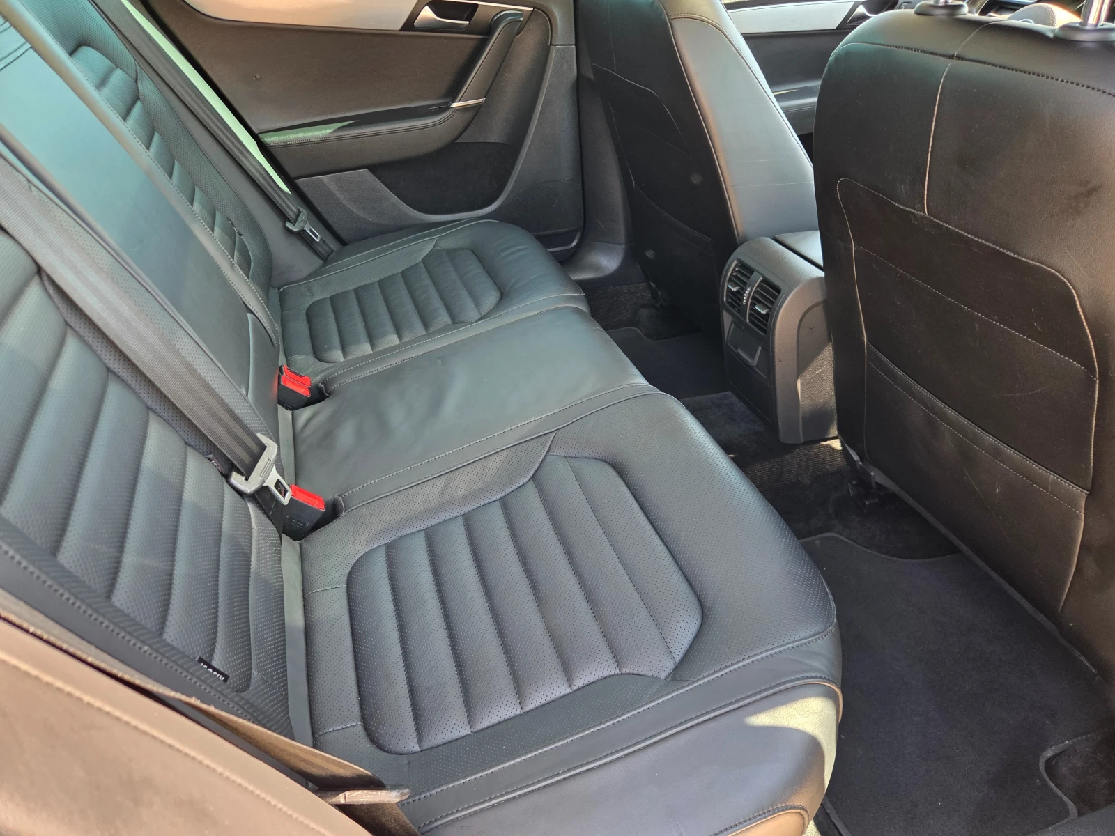 VW Passat 2.0 TDI 177 k.c 4M Highline Швейцария, снимка 10 - Автомобили и джипове - 54309821