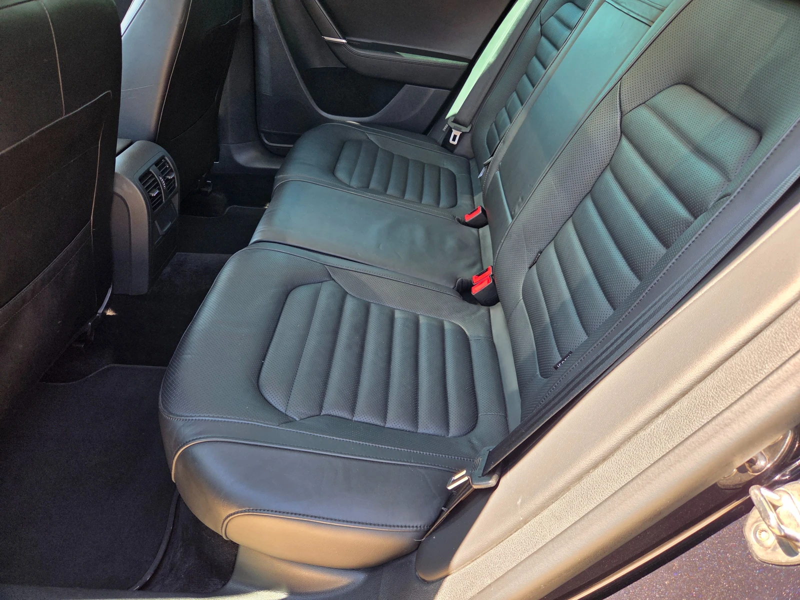 VW Passat 2.0 TDI 177 k.c 4M Highline Швейцария, снимка 9 - Автомобили и джипове - 54309821