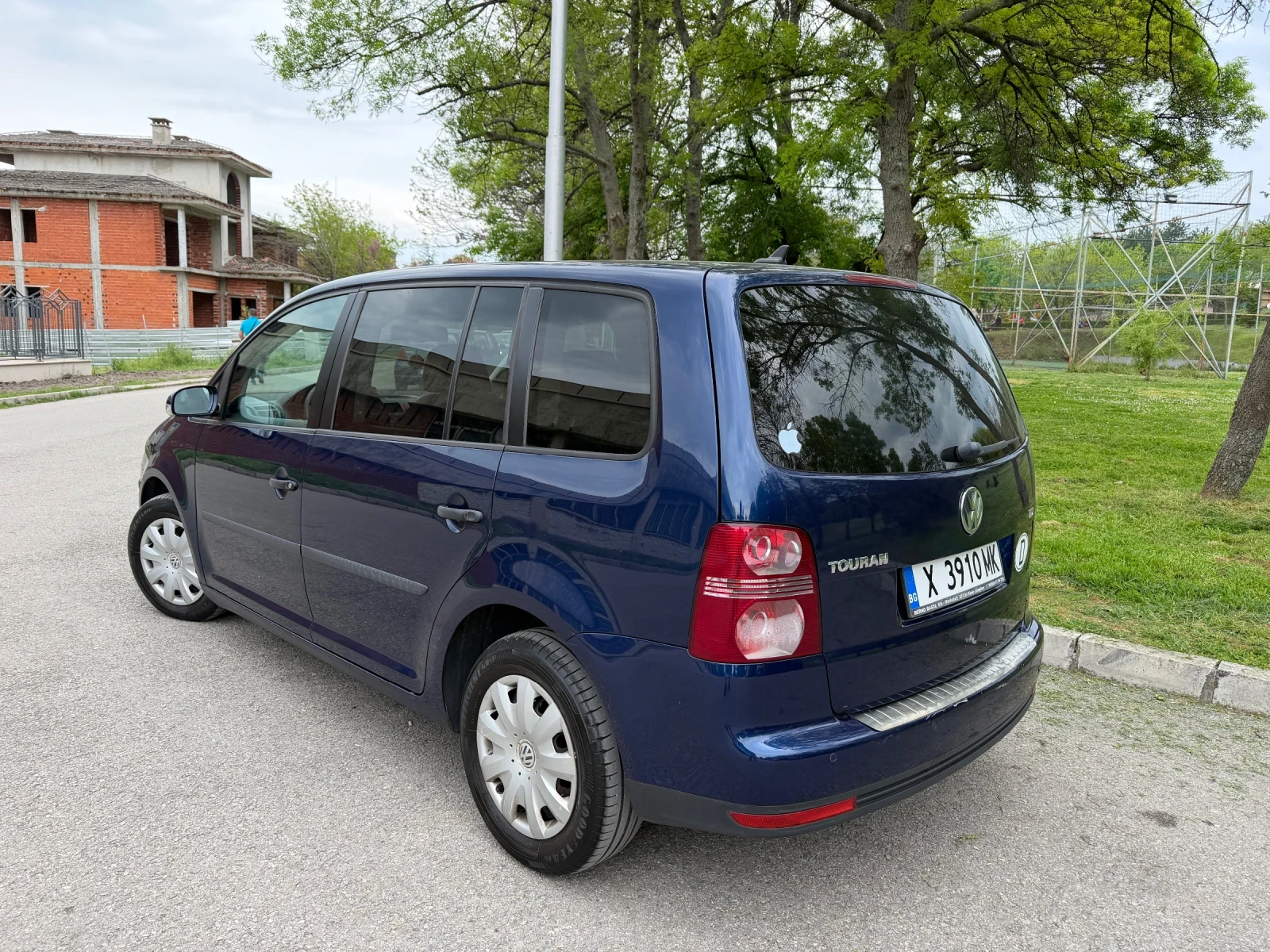 VW Touran 1.9TDI, снимка 2 - Автомобили и джипове - 54359396